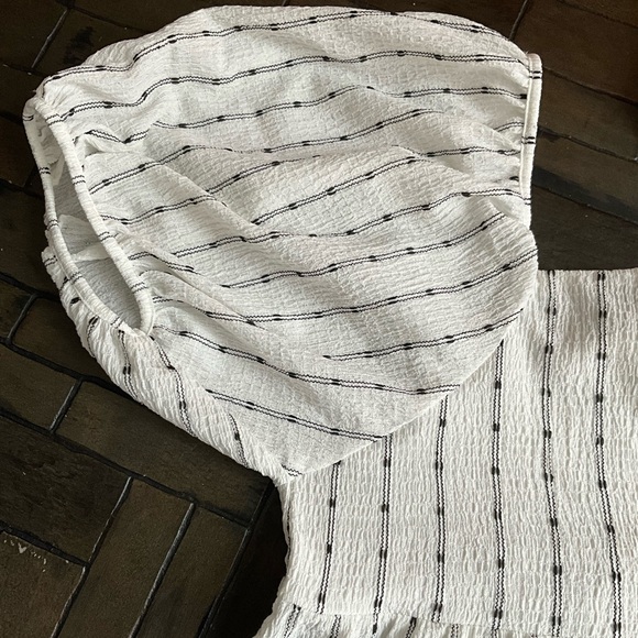 MADEWELL WHITE KNIT-RIGHT-IN DOT PATTERN PUFF-SLEEVE TEXTURED EMPIRE TOP - Picture 5 of 5